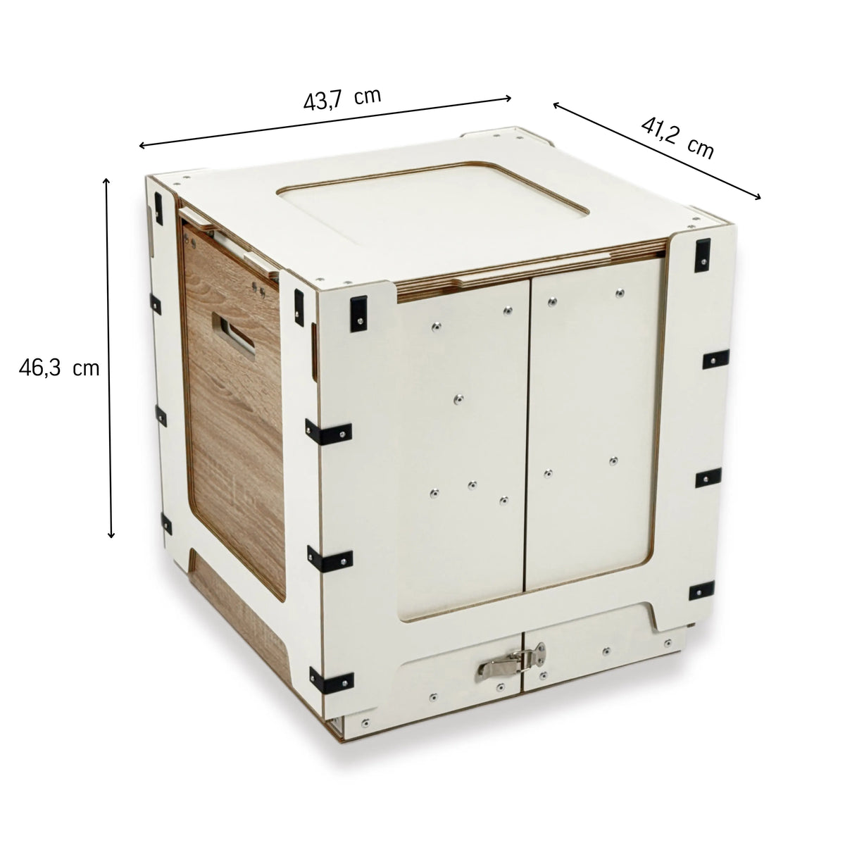 Dimensions of the closed Camping Box: 43.7 cm x 41.2 cm x 46.3 cm